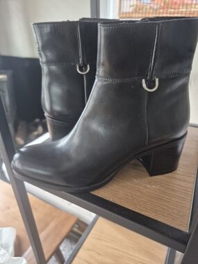 GEOX Classic Black Leather Ankle Boots
